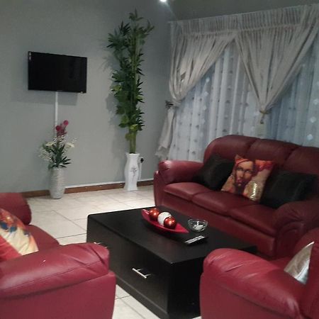 פרנסיסטאון Tintech Bed & Breakfast מראה חיצוני תמונה
